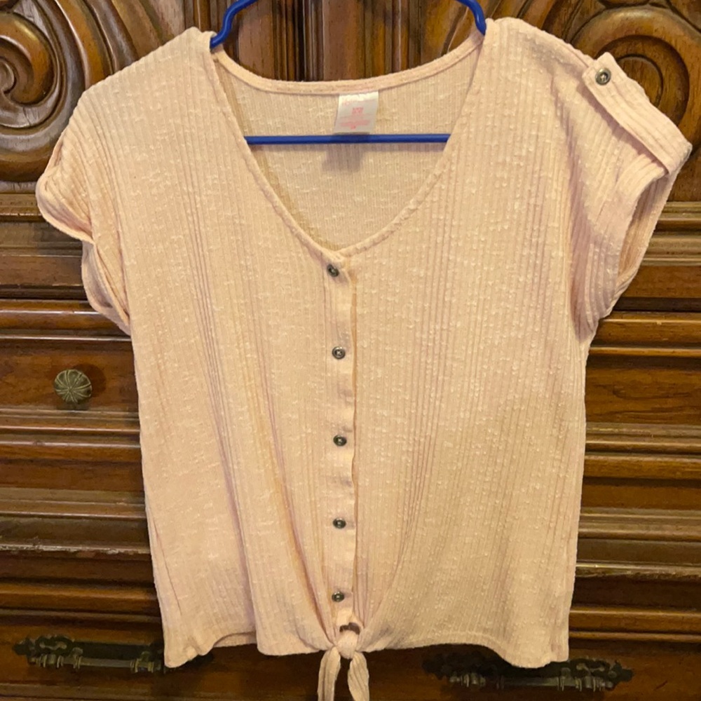 Very pretty shirt just got to small